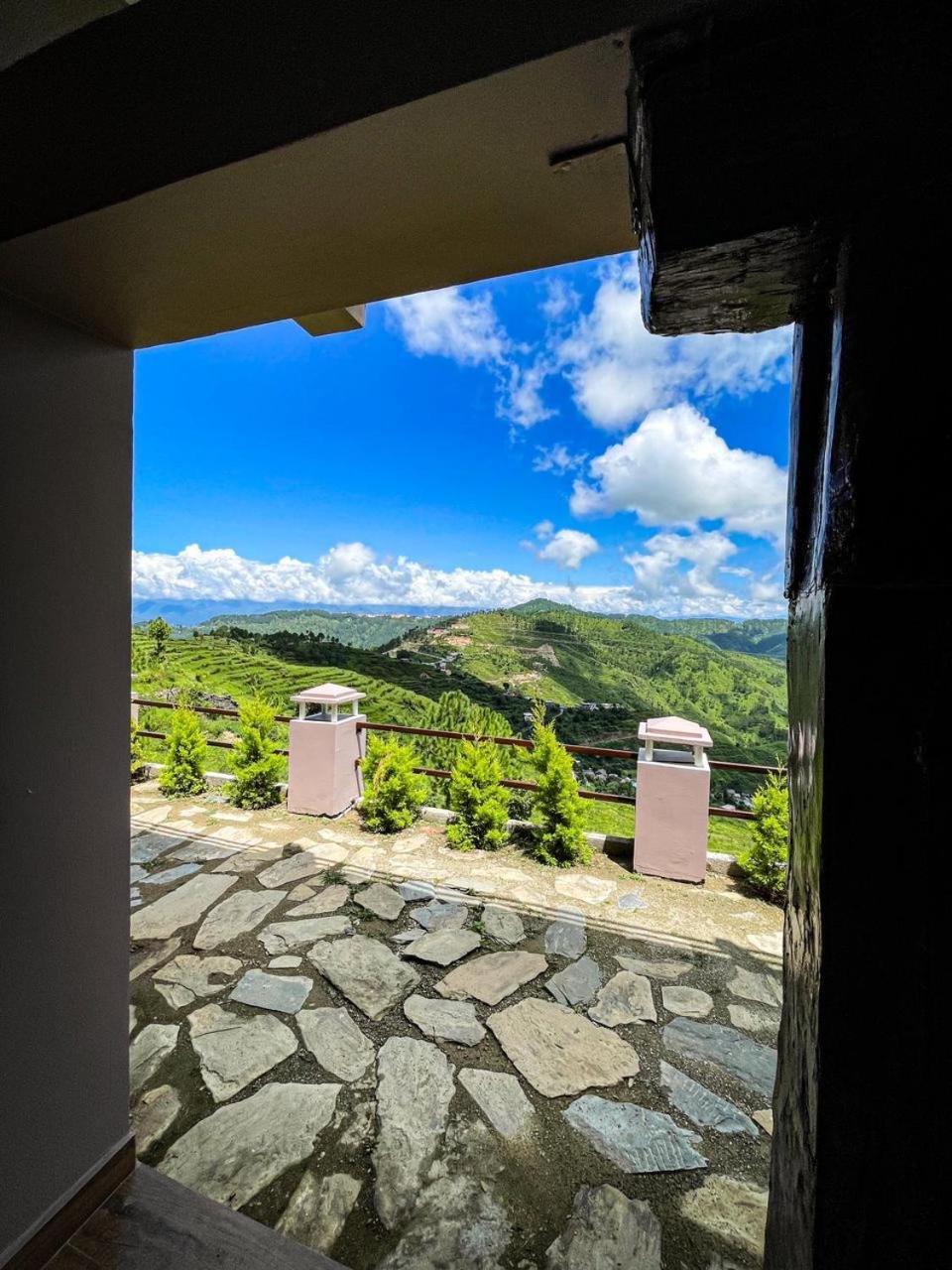 Bsr Farms Resort Pauri Bagian luar foto