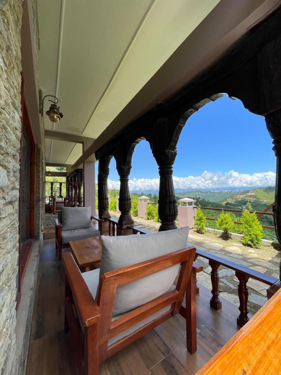 Bsr Farms Resort Pauri Bagian luar foto